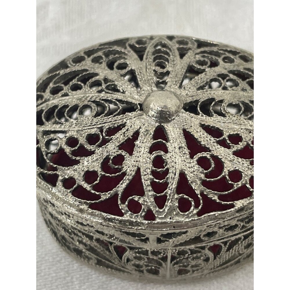 Vintage Filigree Trinket Box Red Velvet Lining Ornate Oval Design Jewelry Holder - Picture 13 of 13